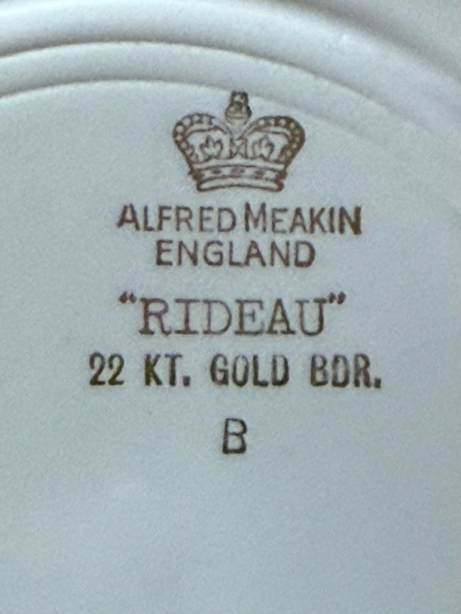 Alfred Meakin England "Rideau" 22 Kt. Gold Border porcelain tableware