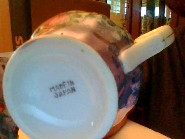 Japanese porcelain teapot or lidded tea vessel