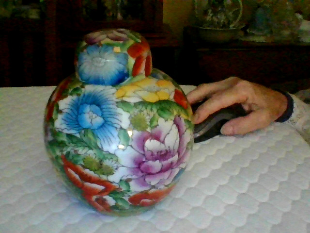 Chinese famille rose porcelain double-gourd vase