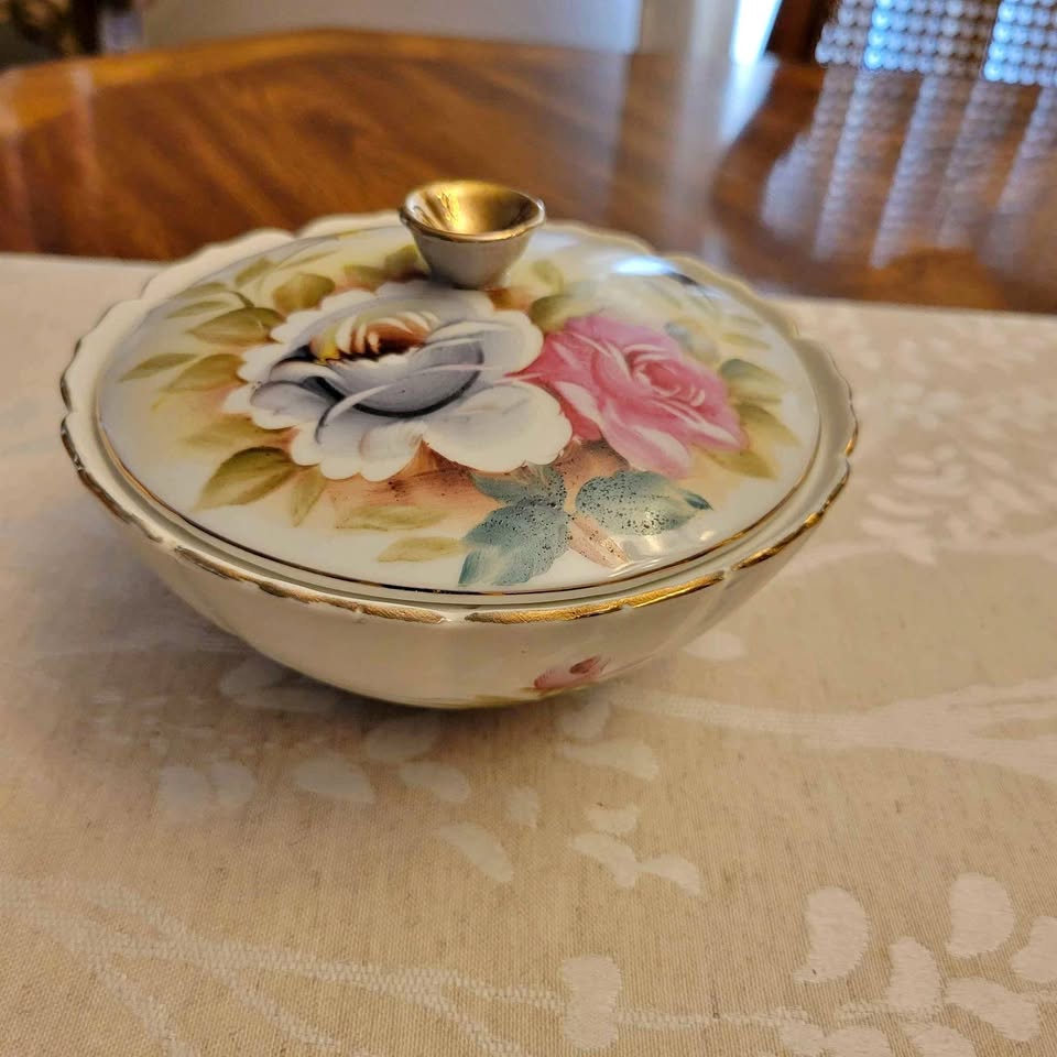 Hand-painted porcelain covered bowl or trinket dish