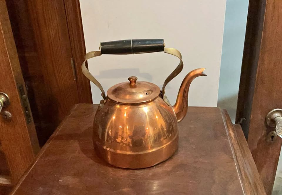 Copper kettle with hinged lid and swing handle