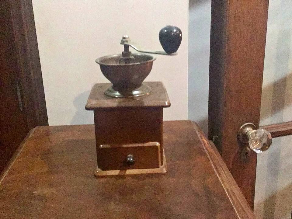 Hand-crank coffee grinder