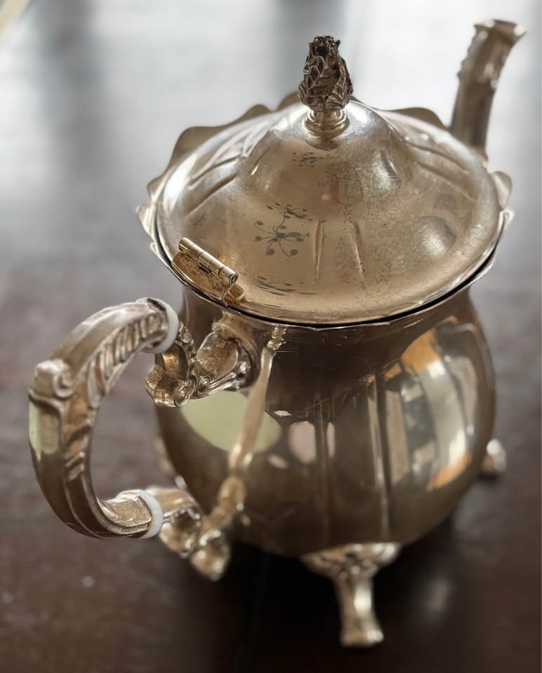 Silver-plated lidded coffee or tea pot