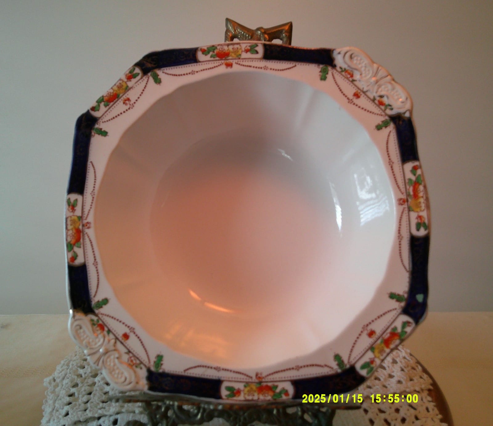 Decorative porcelain serving bowl or shallow dish