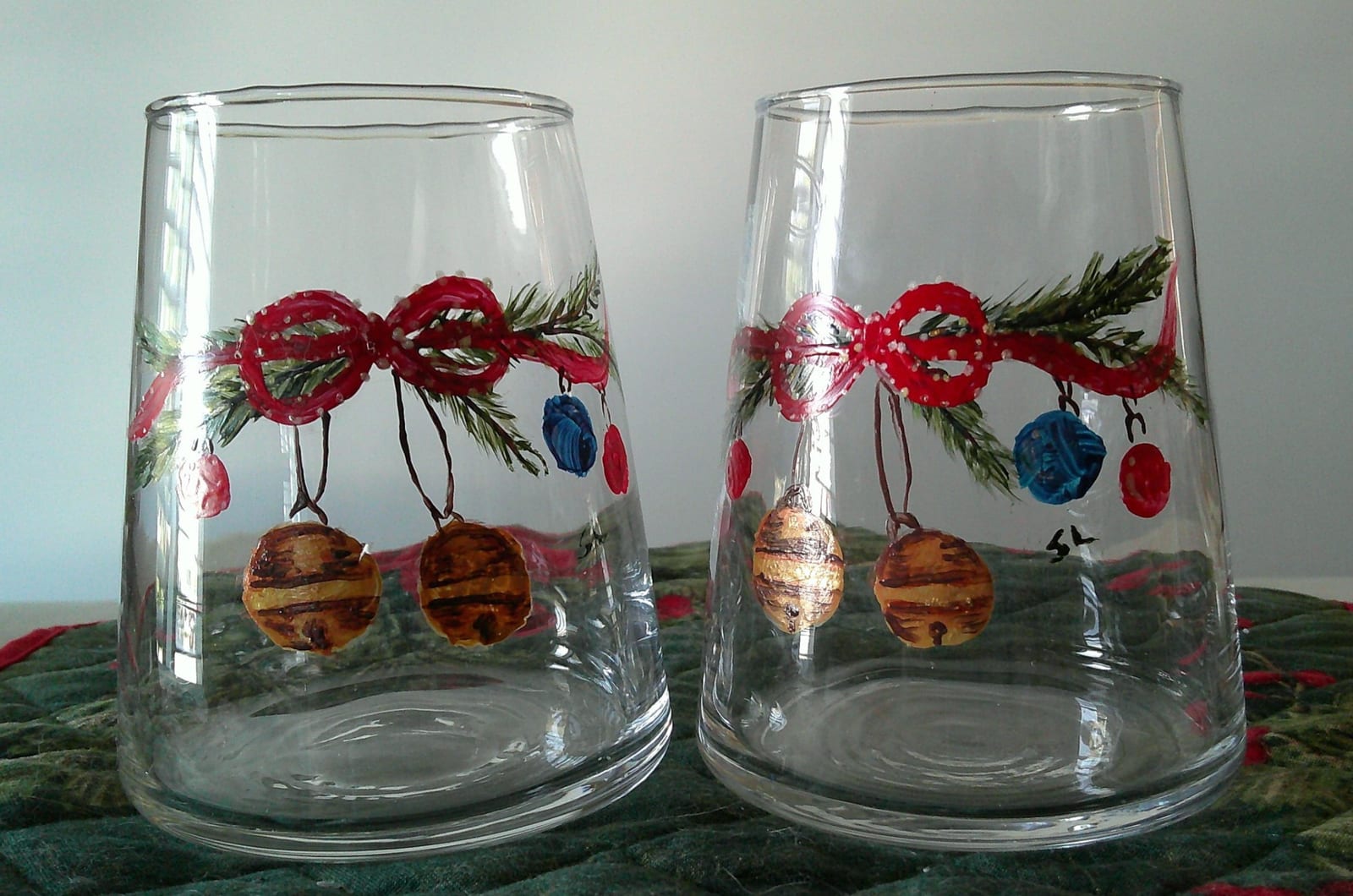 Hand-painted Christmas-themed drinking glasses (pair)