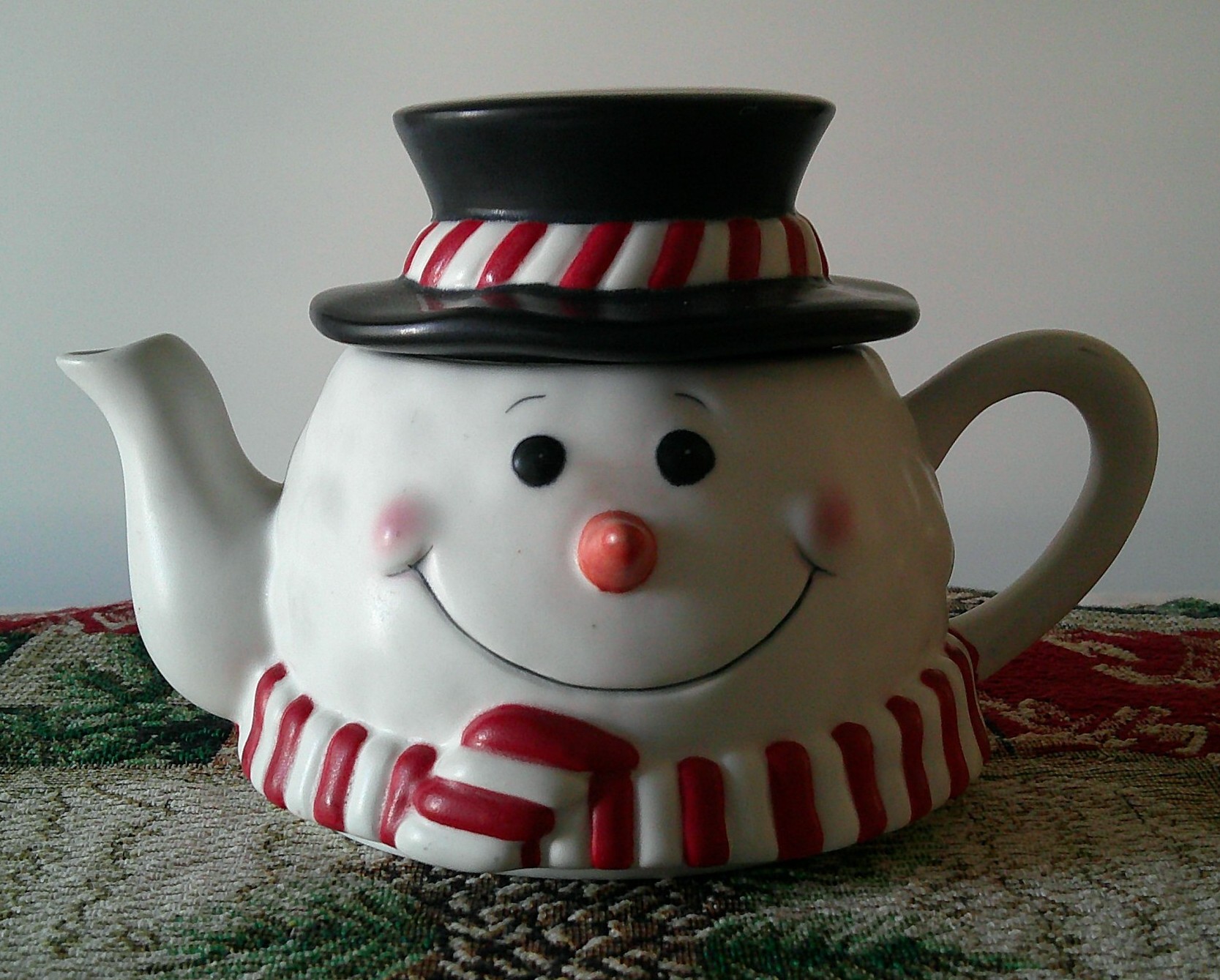 Novelty snowman teapot