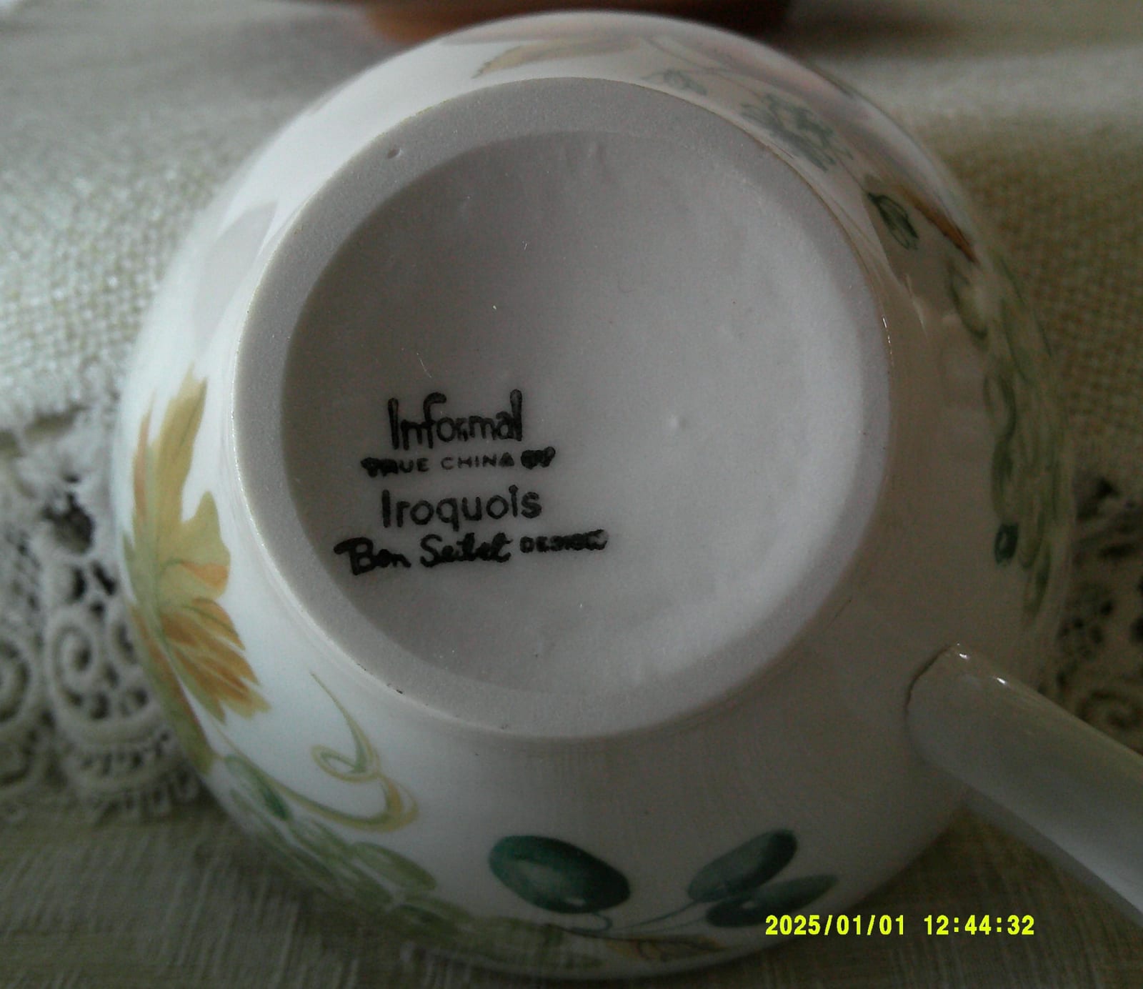 Porcelain teacup or small bowl, Informal Iroquois pattern