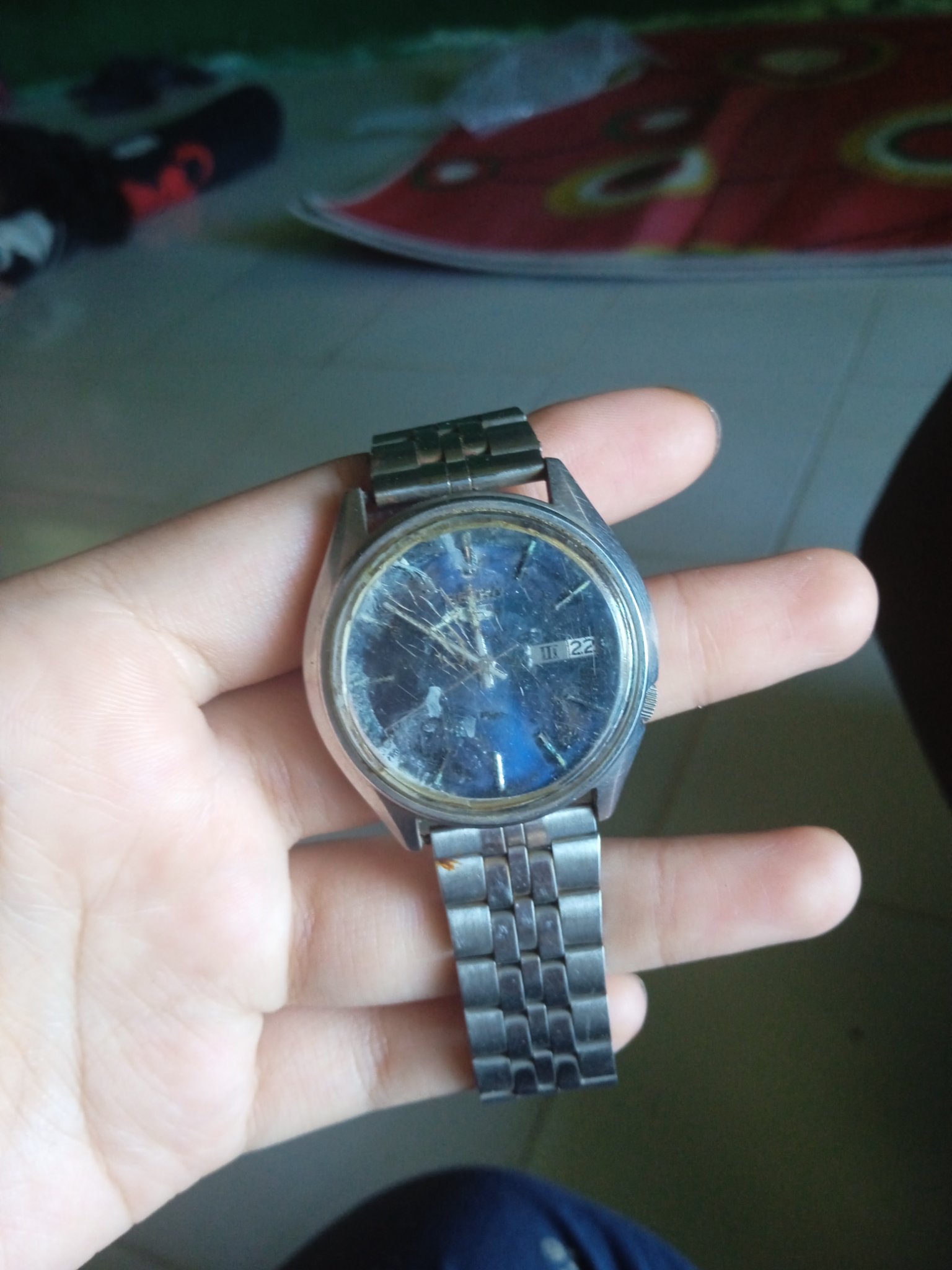 Vintage wristwatch with day-date window