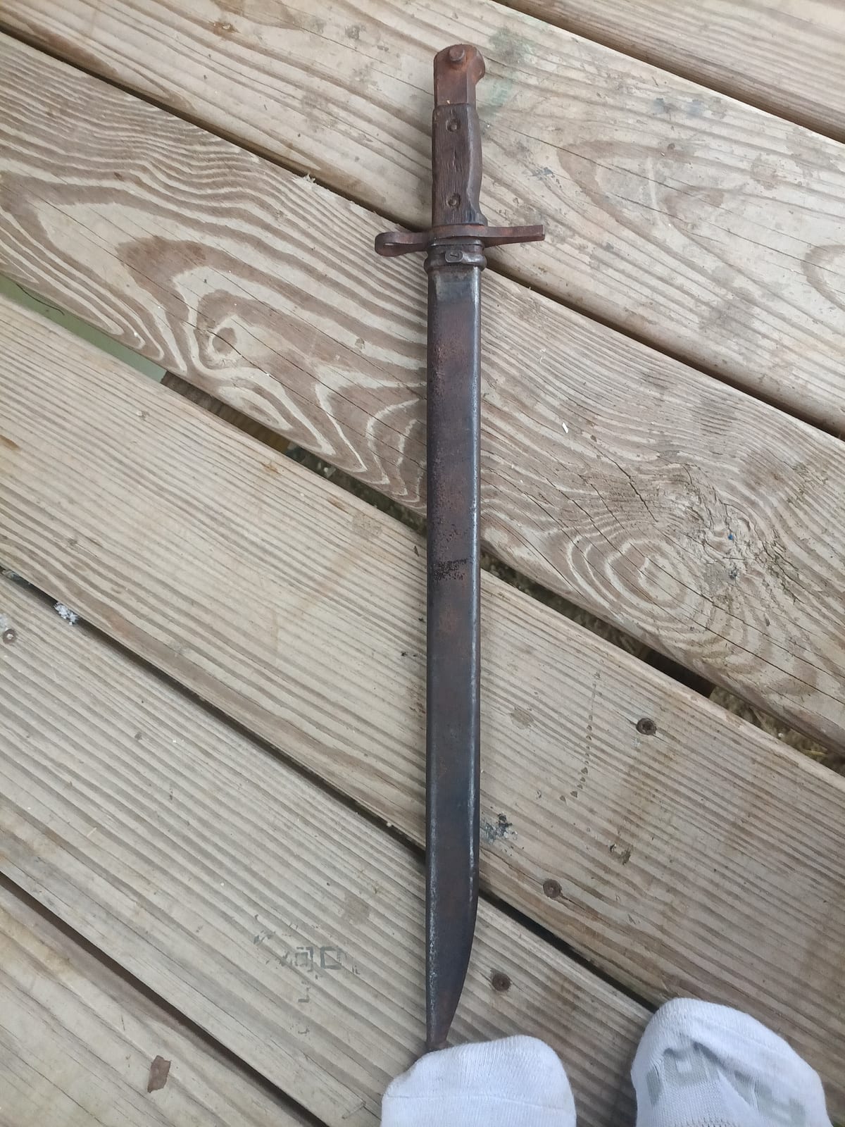 Bayonet-style military knife or rifle bayonet