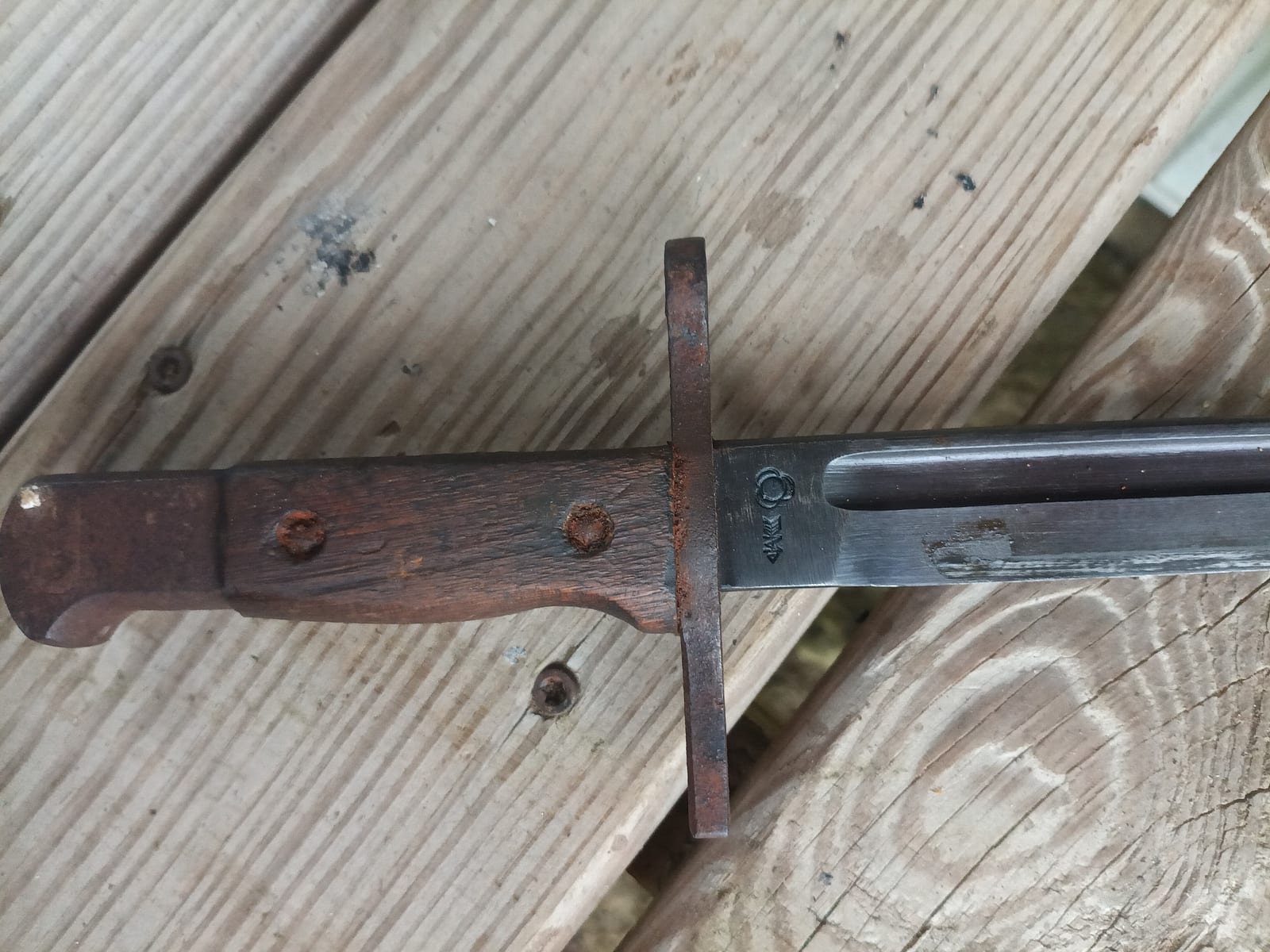 Military-style bayonet knife with wooden grip and metal crossguard