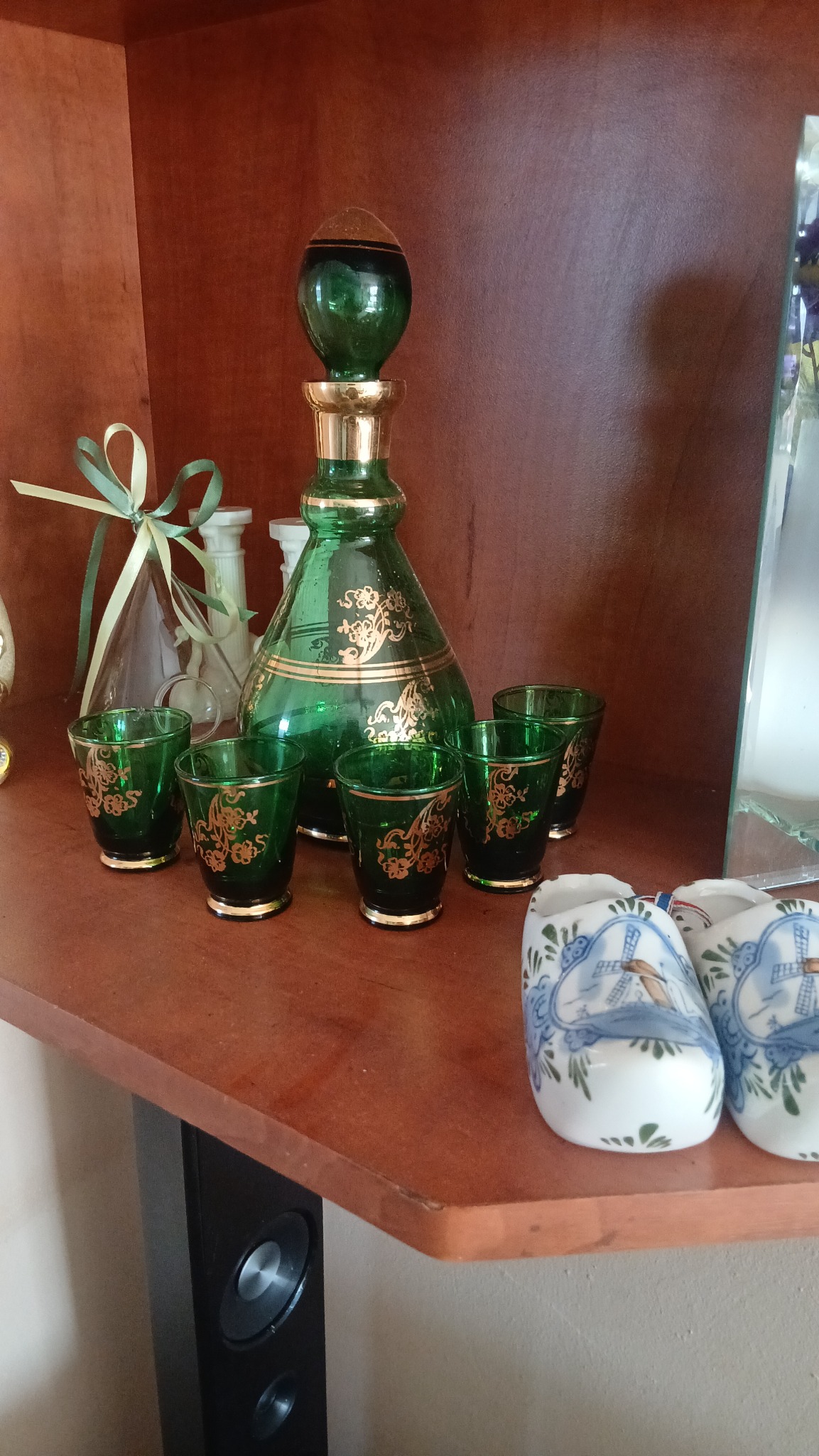 Decorative green glass decanter set with six matching shot glasses