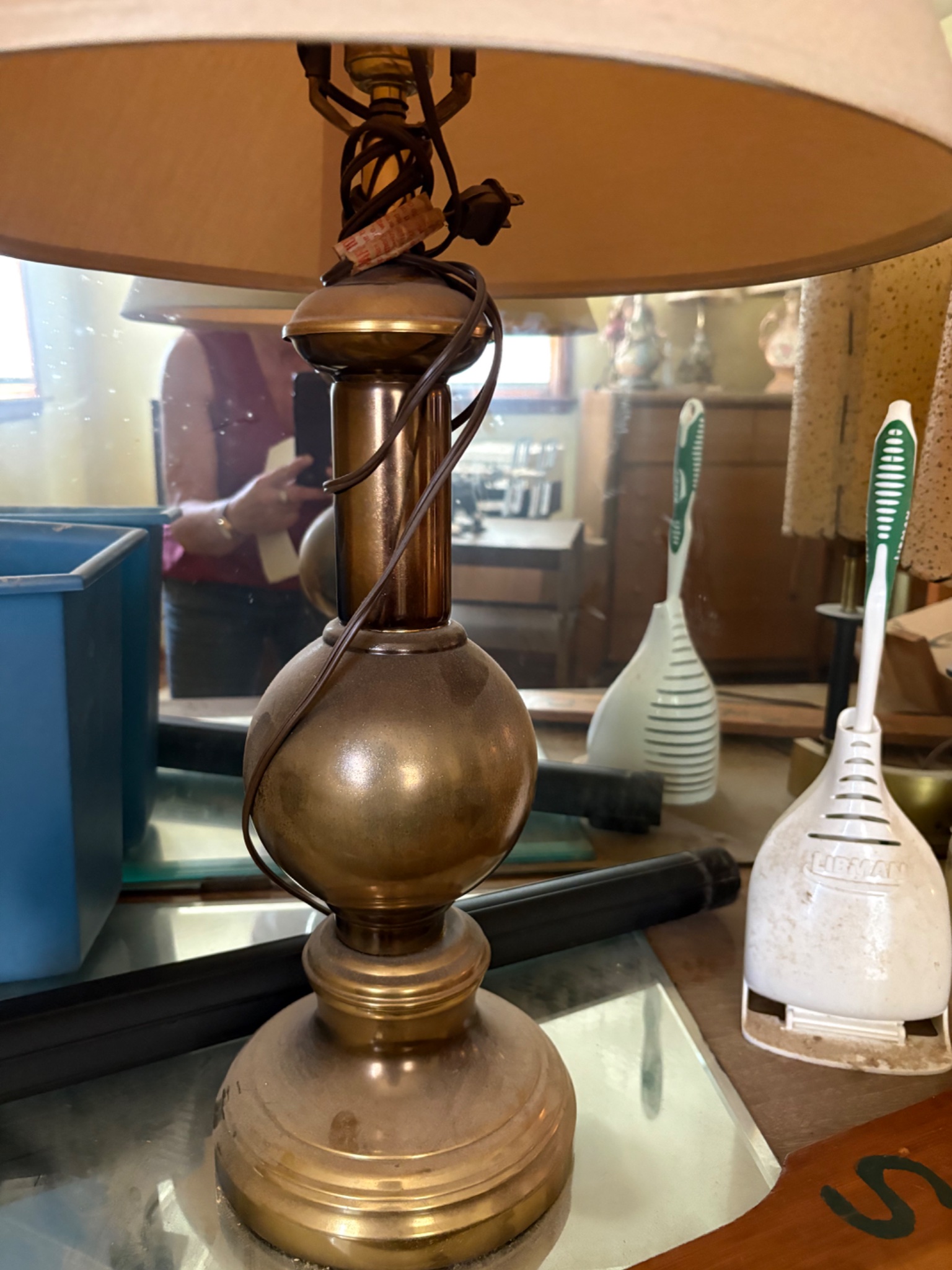 Brass table lamp base with urn/ball-form body