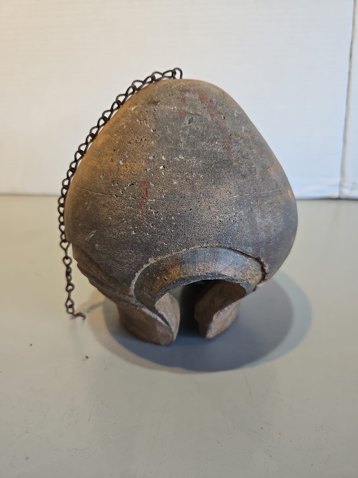 Cast metal bell or clapper housing fragment