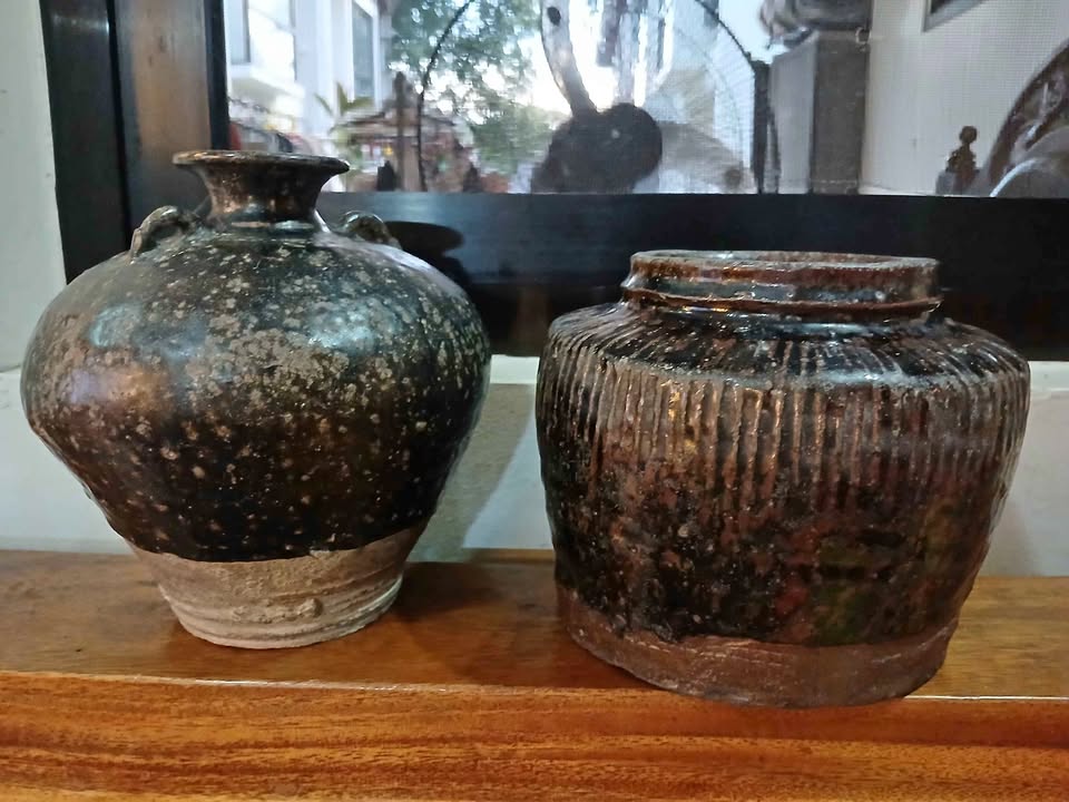 Pair of small stoneware pottery vessels/jars
