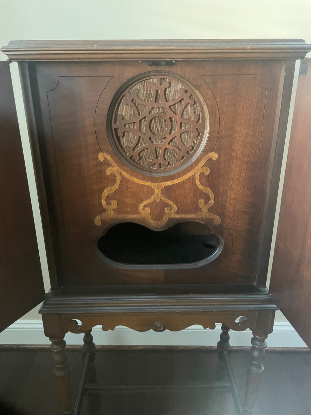 Victorian-style wooden radio cabinet or speaker cabinet