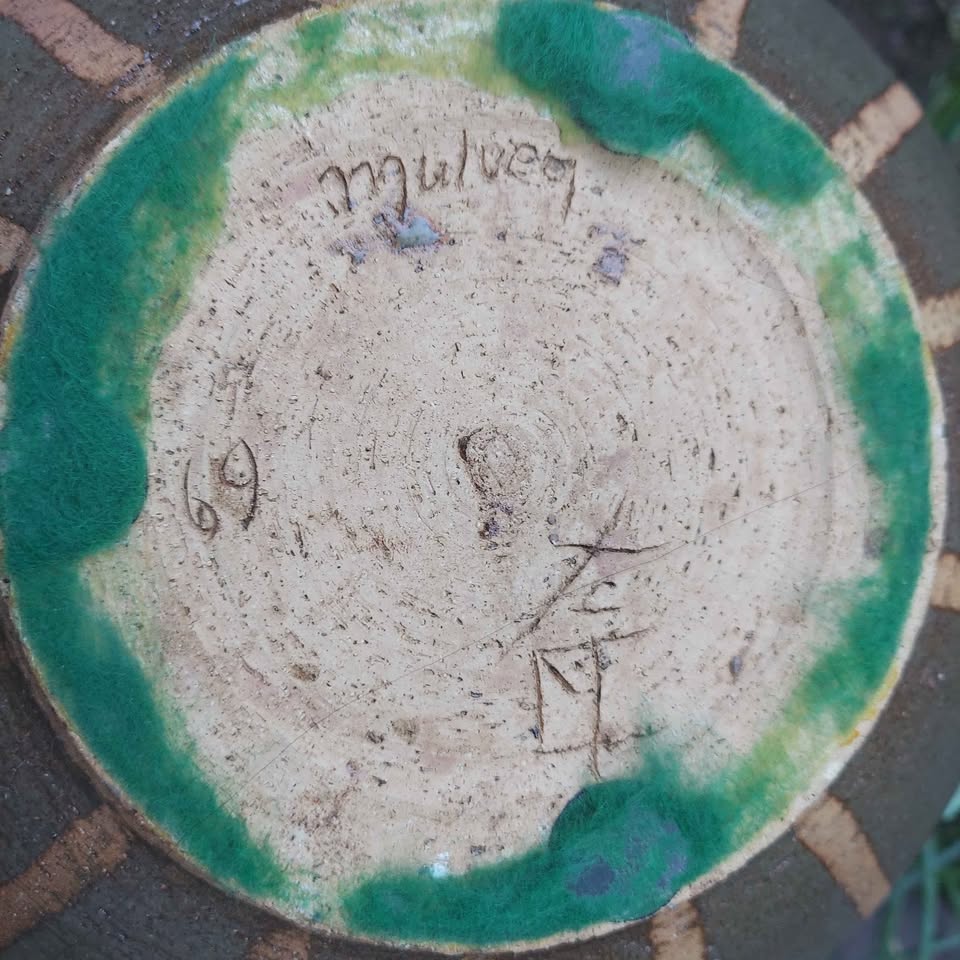 Handmade ceramic pottery vessel or bowl (base view)