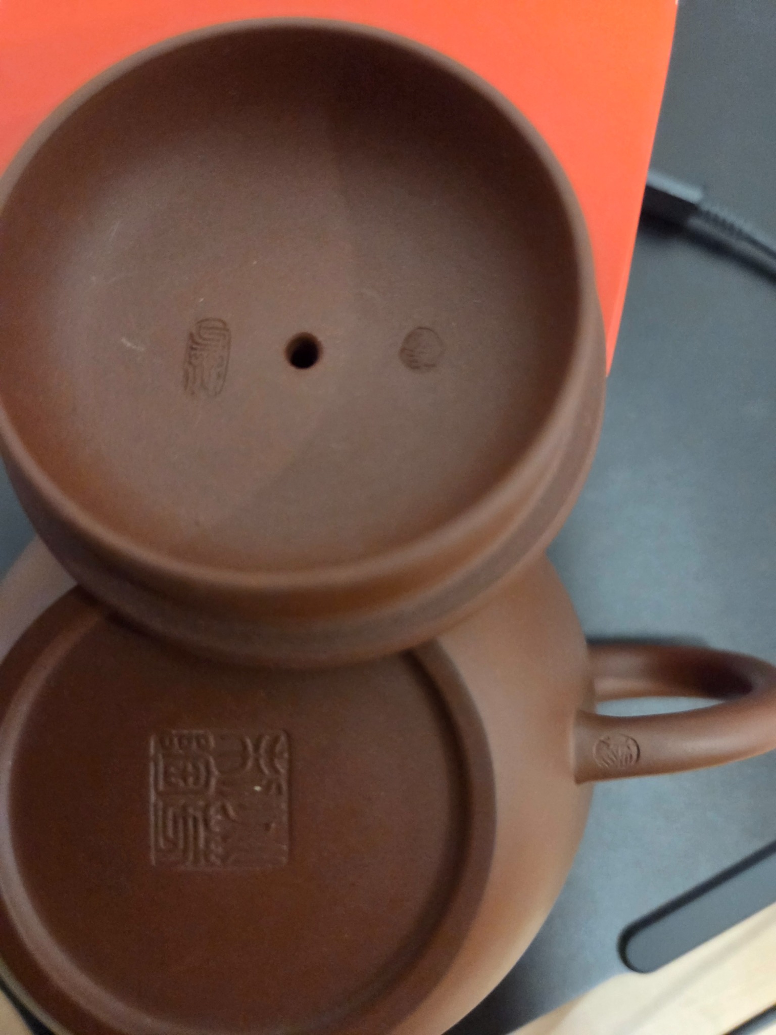Yixing-style clay teapot or lidded tea vessel