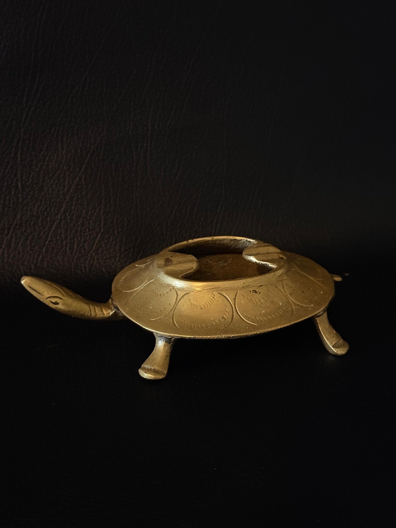 Decorative brass turtle-form ashtray or trinket dish