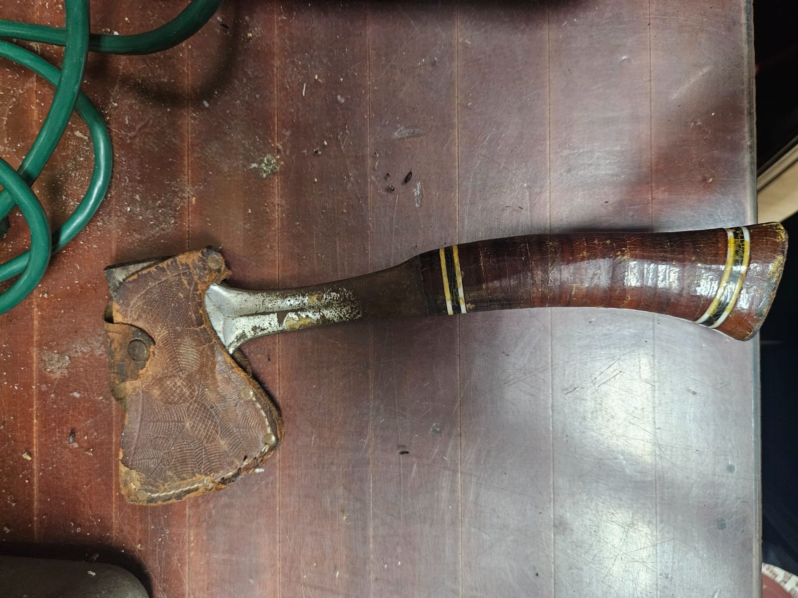 Vintage hunting knife or skinning knife with leather sheath