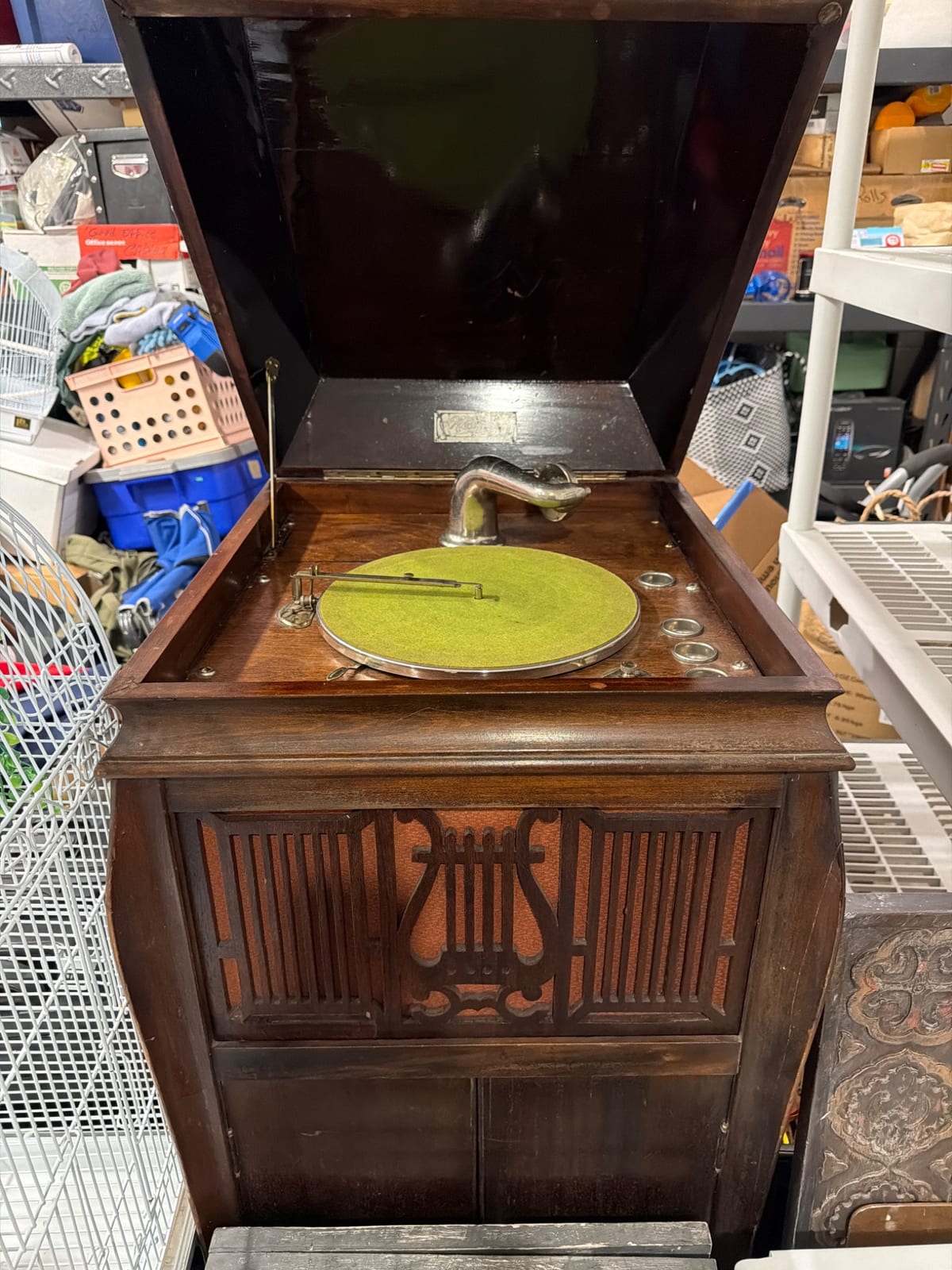 Cabinet gramophone / wind-up phonograph
