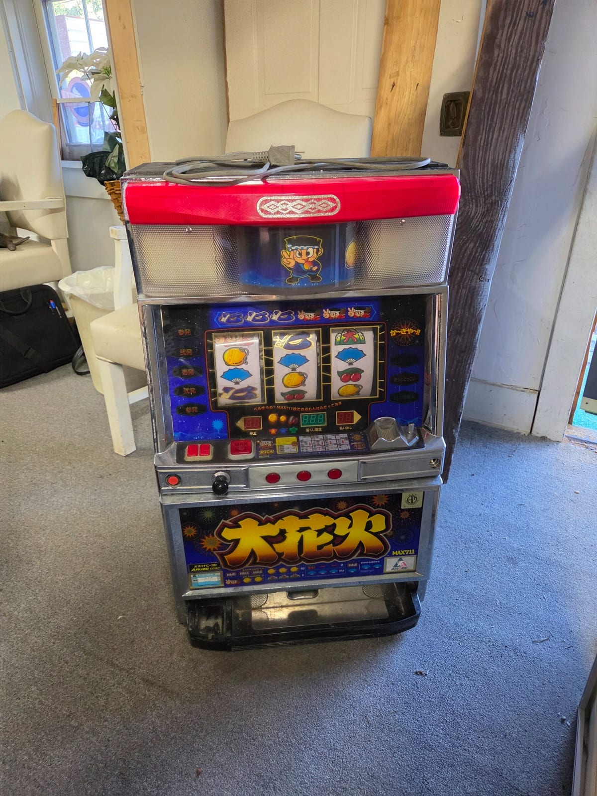 Japanese pachislot machine (slot machine), likely Aruze 'Daikaiju' / 'MAX711' model