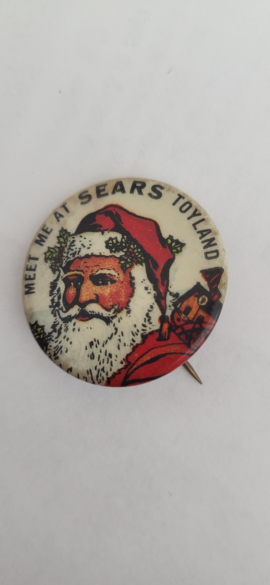 Vintage Santa Claus holiday pinback button / lapel pin