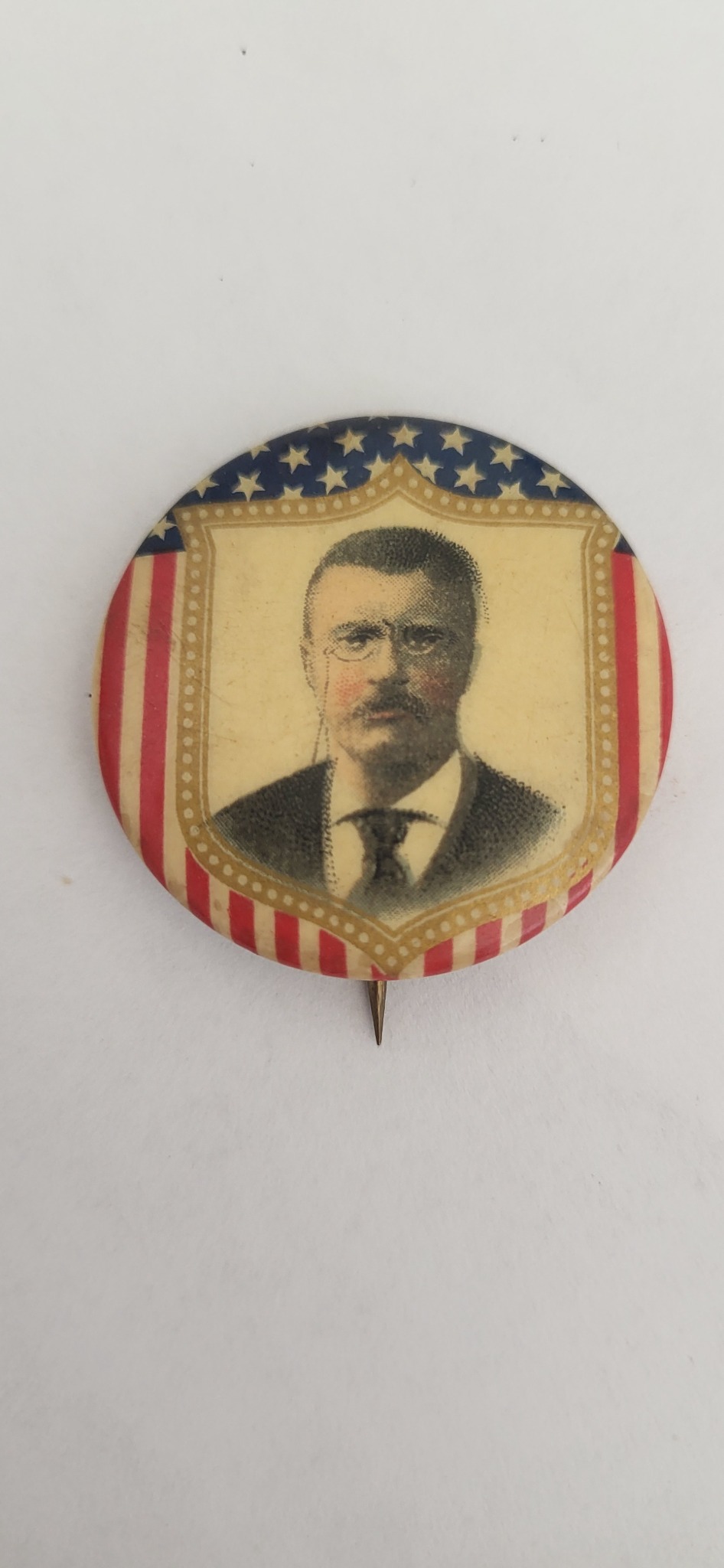 Political campaign pinback button with portrait of Theodore Roosevelt