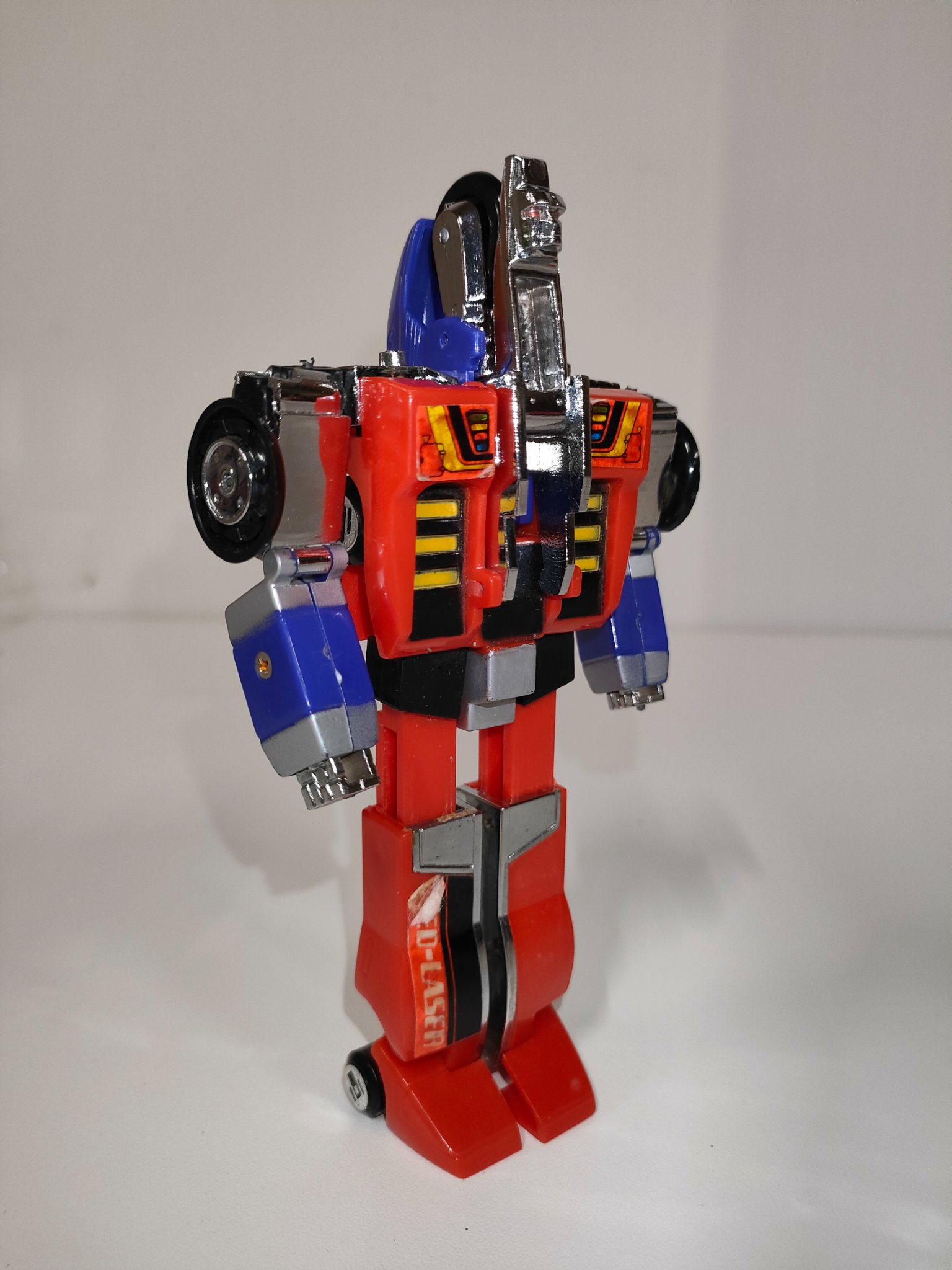Transforming robot action figure (likely a vintage Japanese-style toy robot, possibly a D-Laser/Diaclone-style knockoff or derivative)