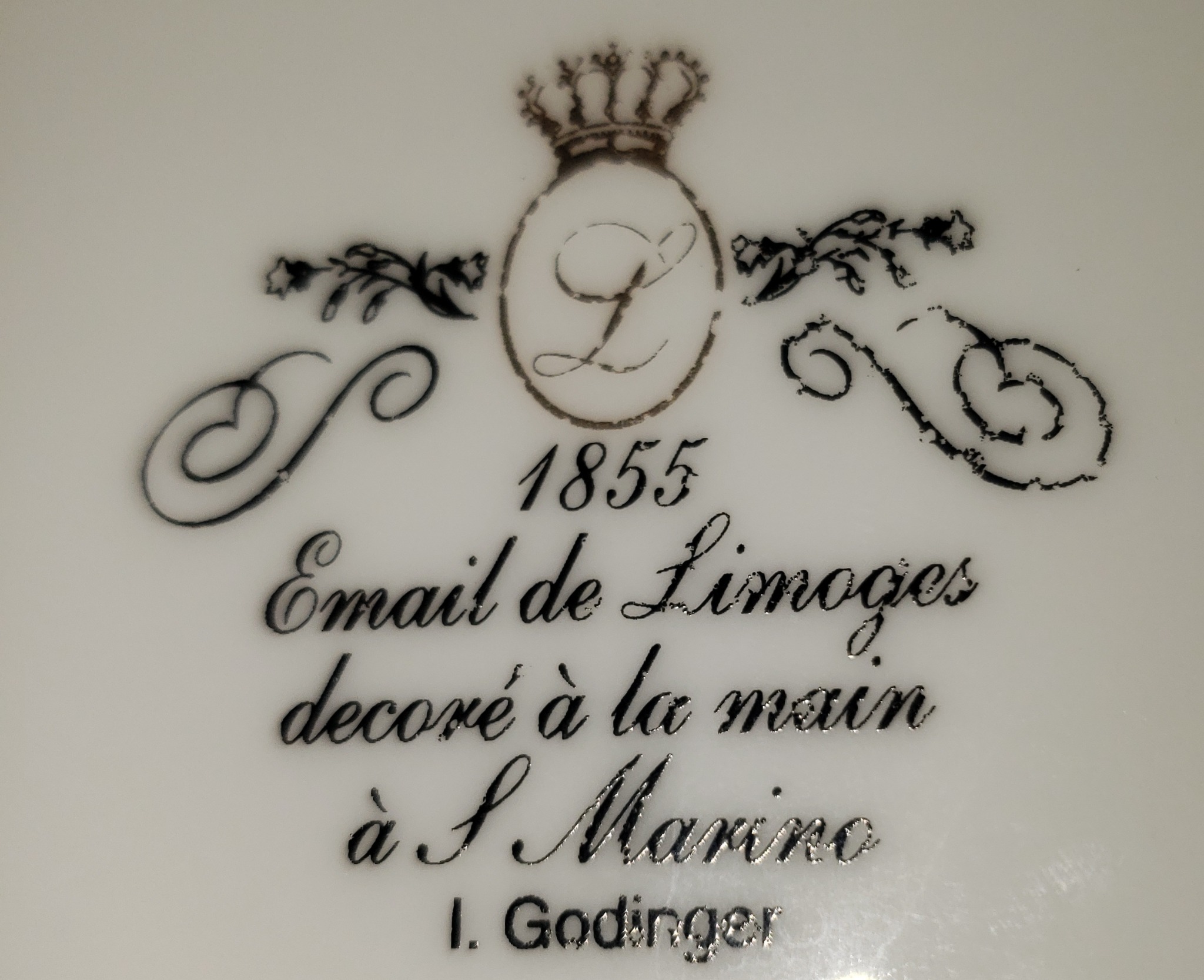 Decorative commemorative porcelain plate or plaque with printed inscription