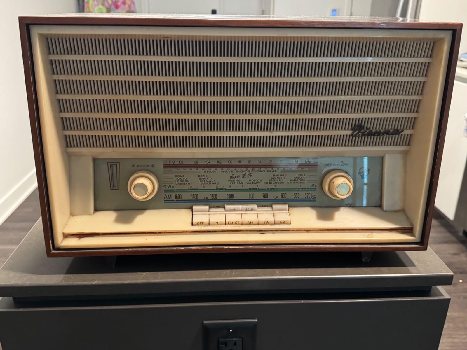Vintage tabletop tube radio