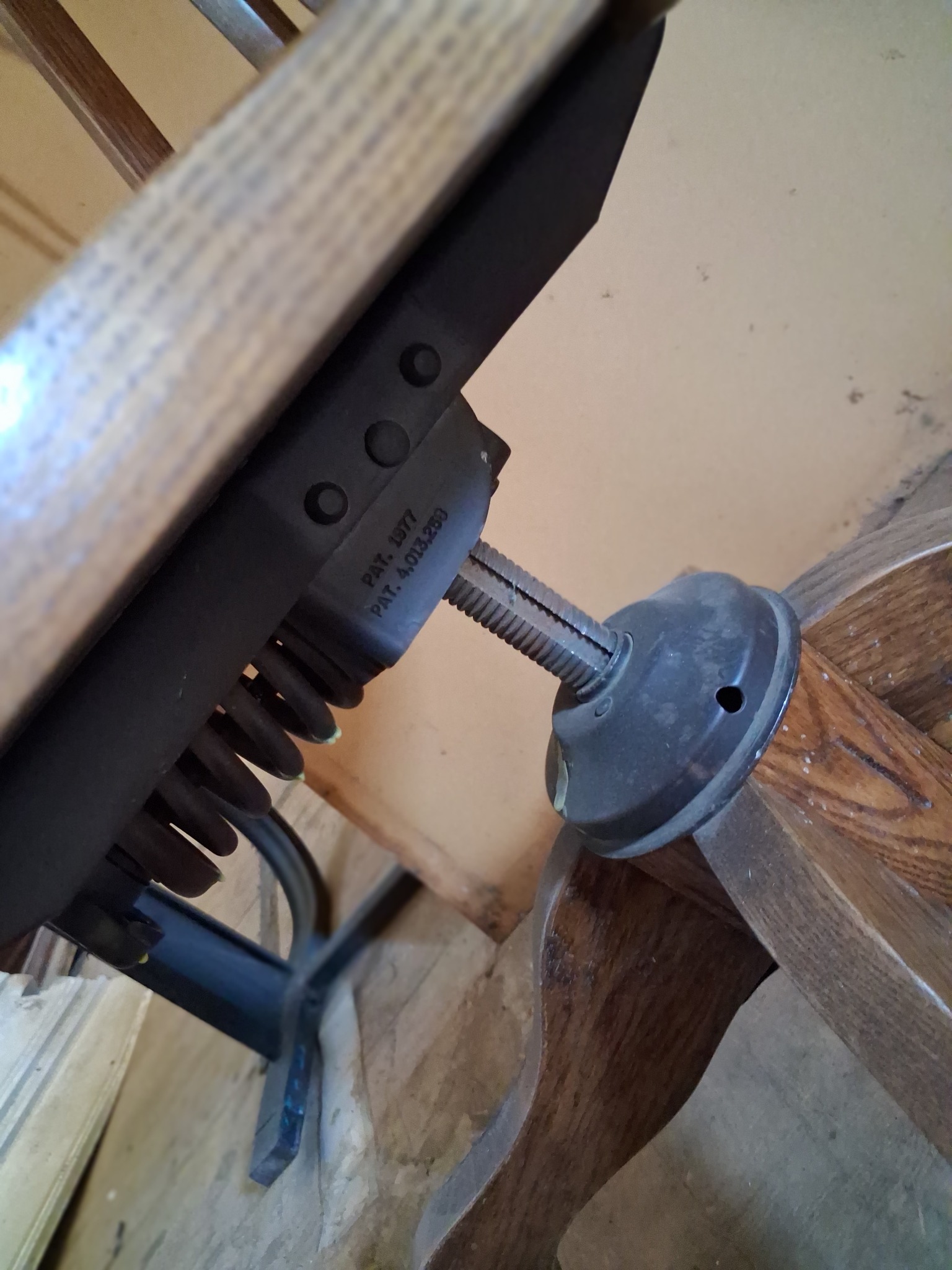 Ceiling fan motor housing / mounting assembly