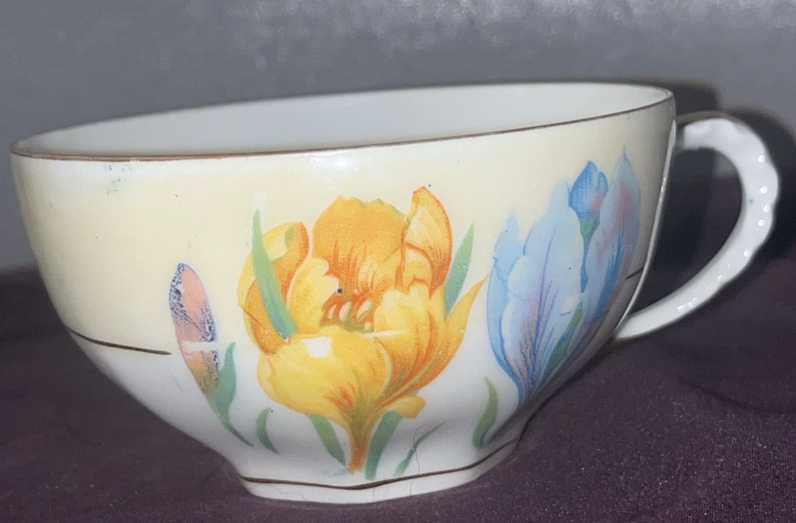 Floral porcelain teacup or tea bowl