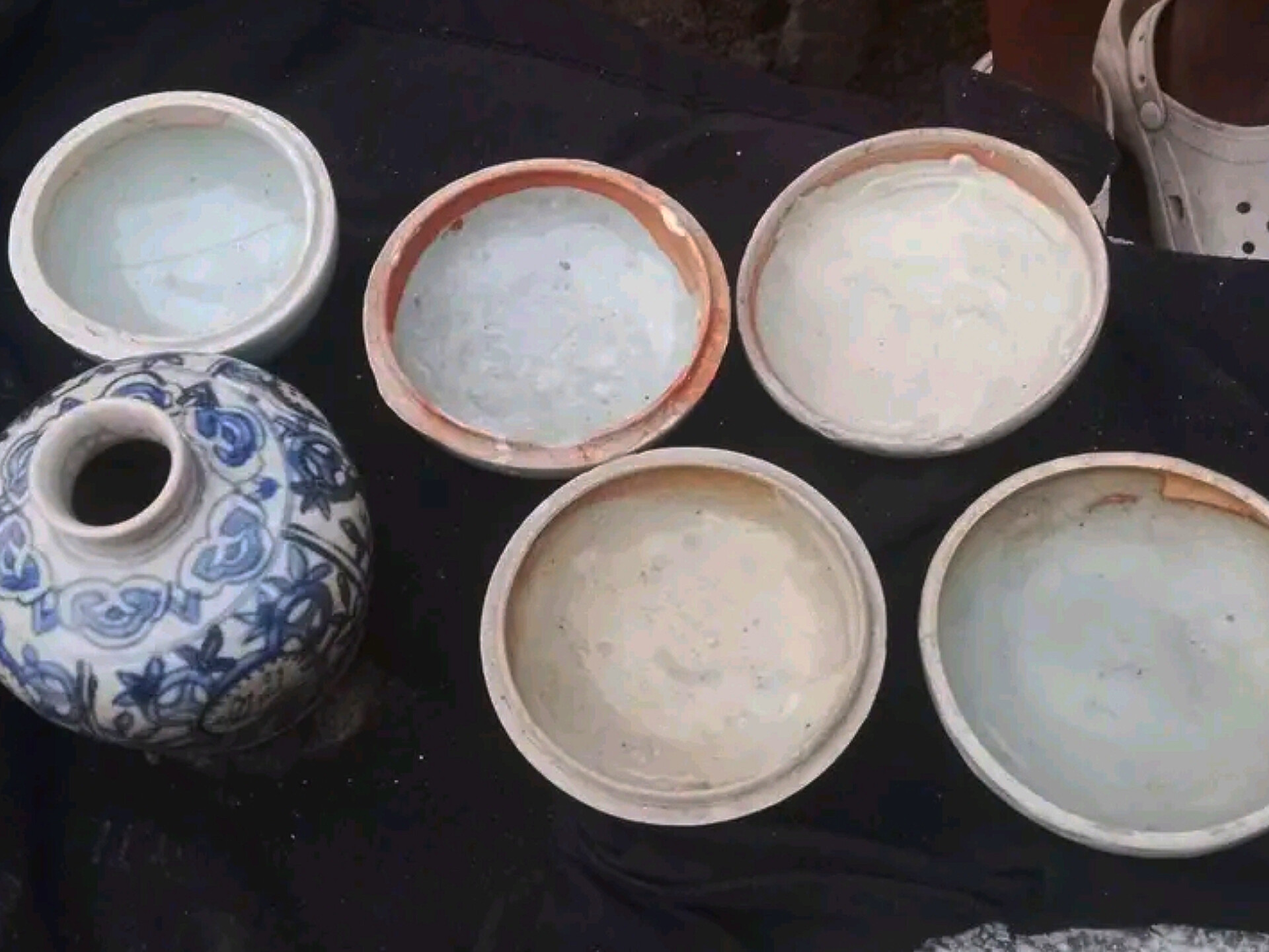 Blue and white ceramic jar or vase with multiple detached lid/base fragments