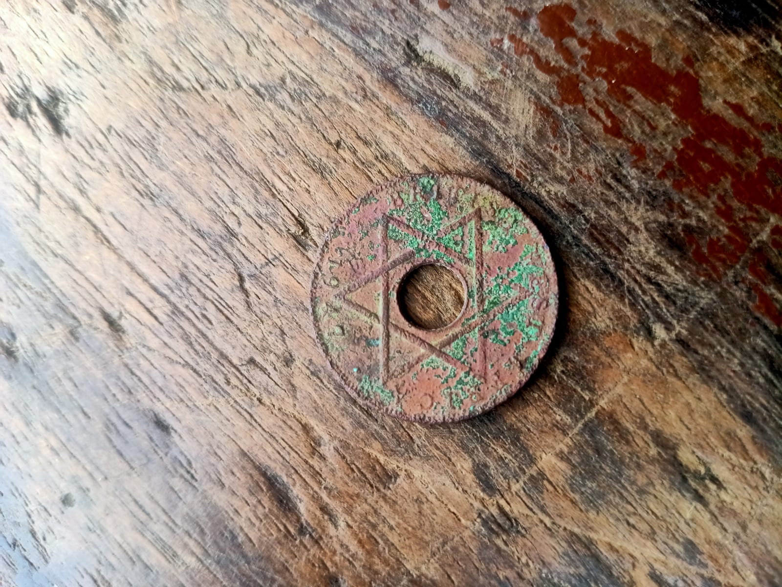 Decorative metal washer or spacer with geometric stamping