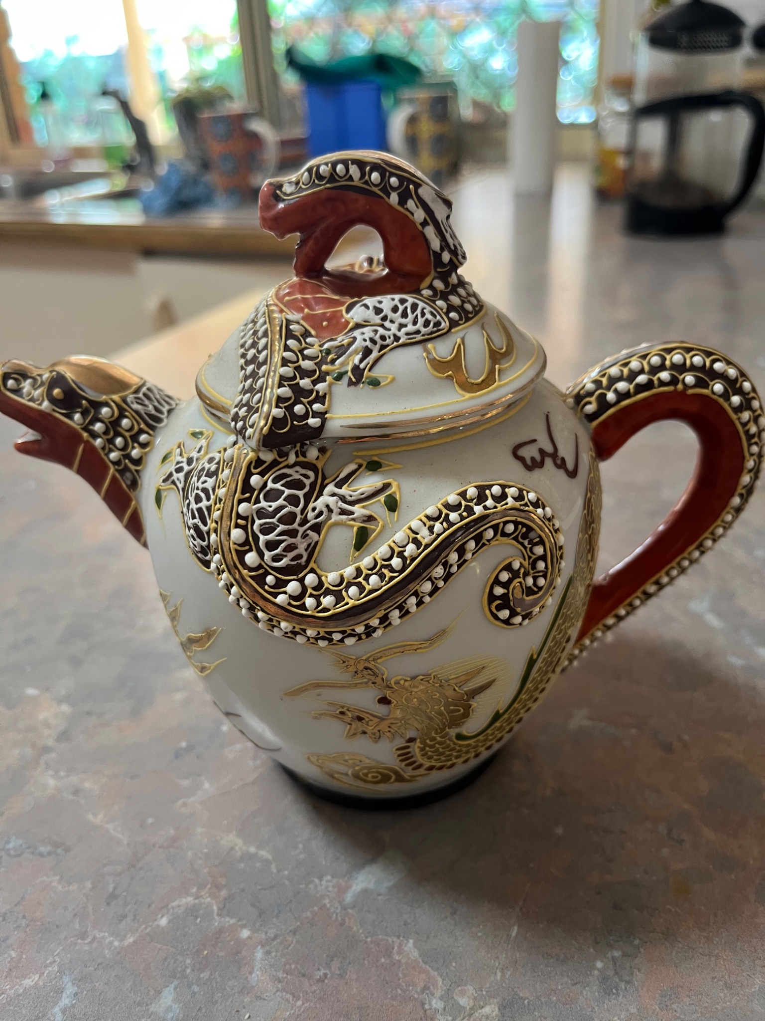 Decorative dragon-form porcelain teapot