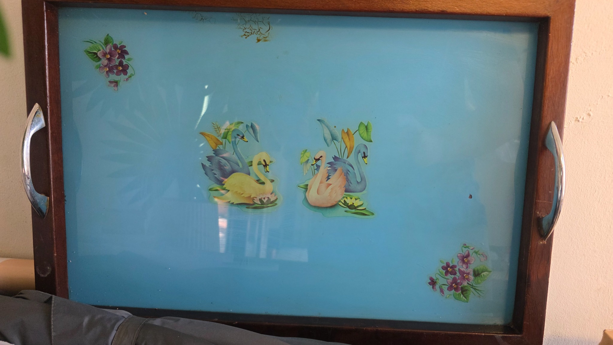 Decorative serving tray with swan motif