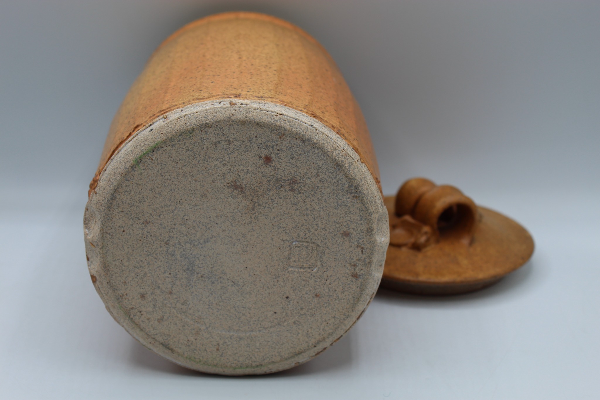 Stoneware or earthenware cylindrical vessel with lid