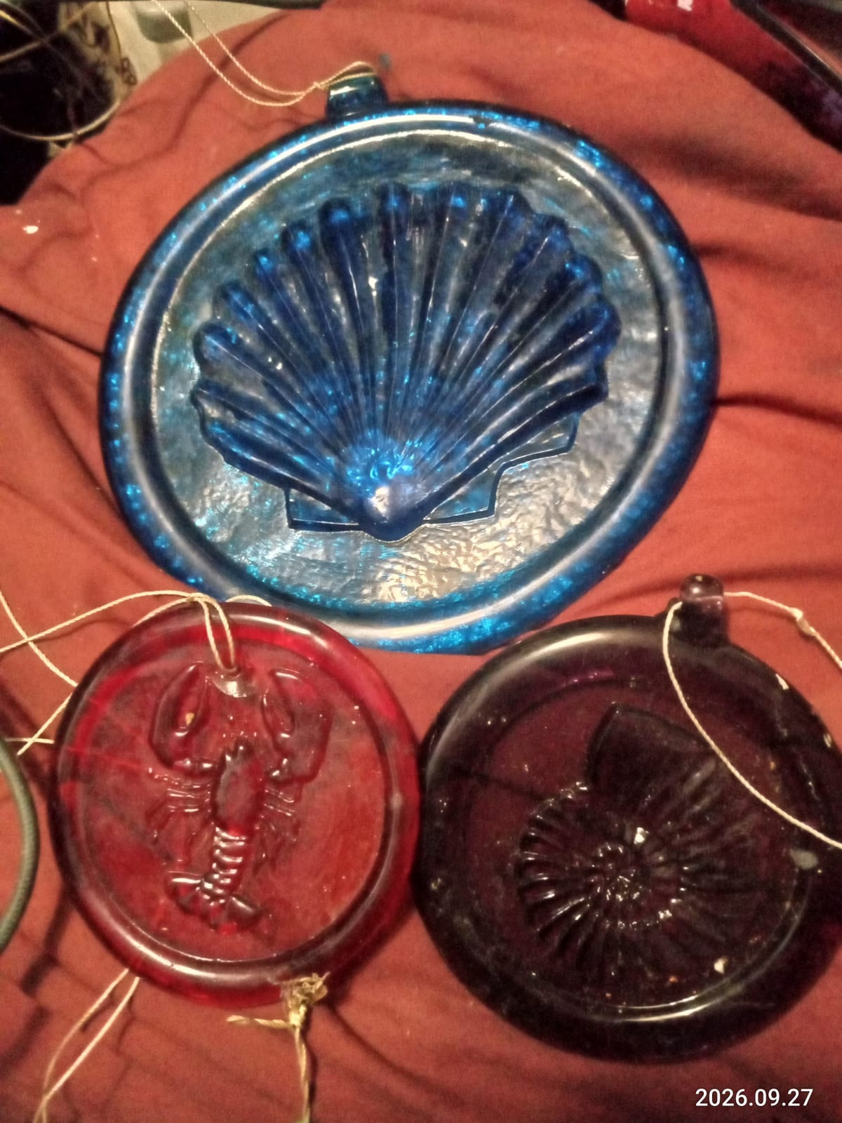Decorative pressed glass shell-shaped hanging ornaments / wall plaques