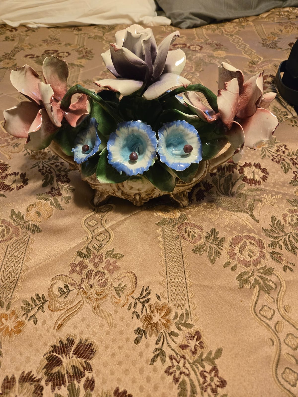 Porcelain floral centerpiece / decorative flower arrangement in basket or bowl form