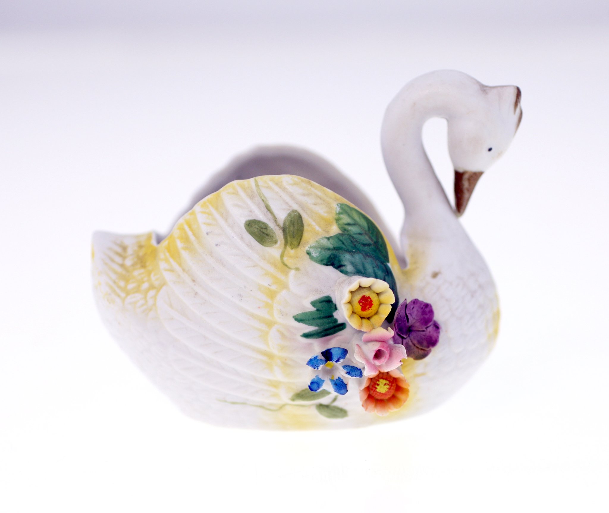 Porcelain swan figurine / decorative trinket