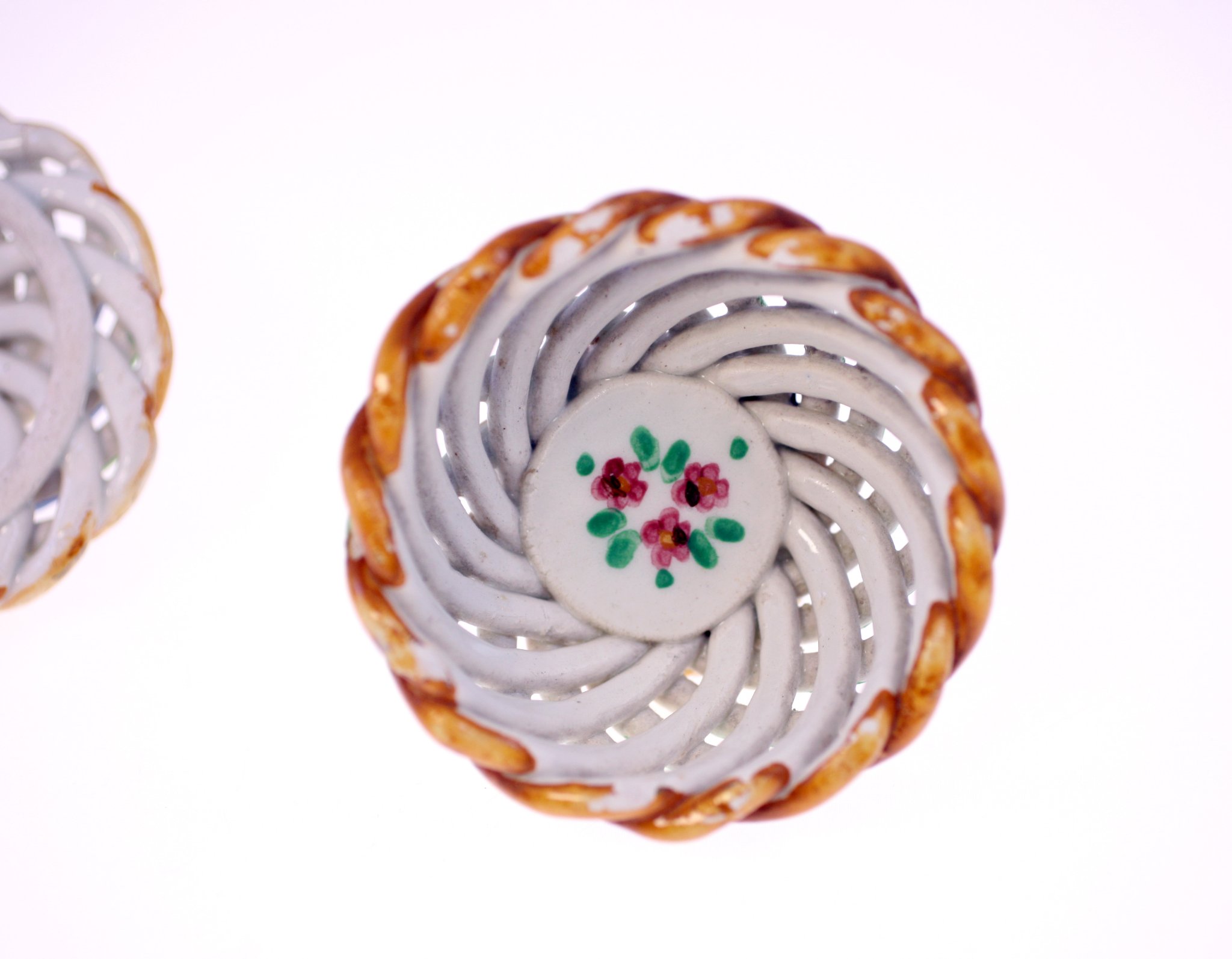 Porcelain floral rosette button
